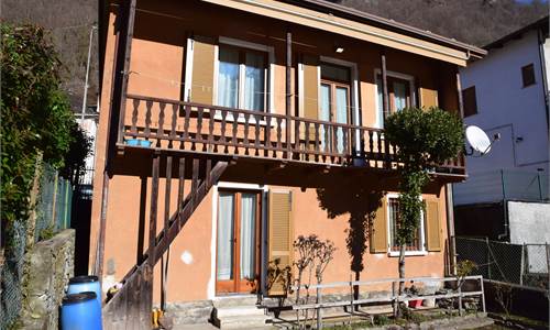 CASA INDIPENDENTE CON GIARDINO IN VENDITA