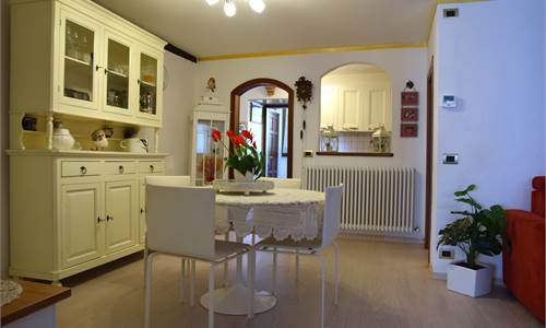 GRAZIOSO APPARTAMENTO CON CANTINA IN VENDITA