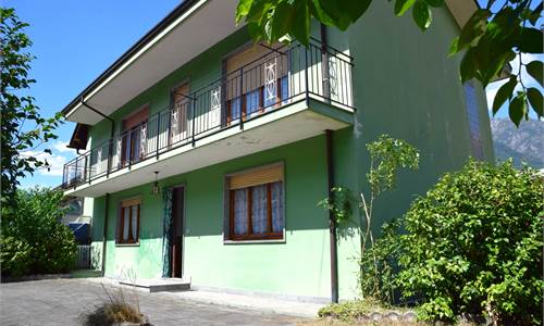 CASA SEMI INDIPENDENTE CON GIARDINO IN VENDITA